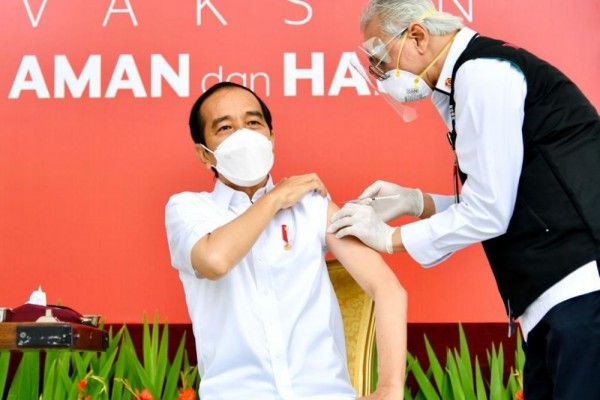 Jokowi Bisa Dipidana Jika Suntik Vaksin Bohong
